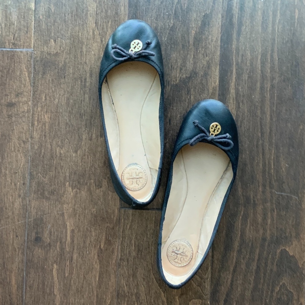 TORY BURCH Flats Black with Gold Charm and Bow. Size 6.5.